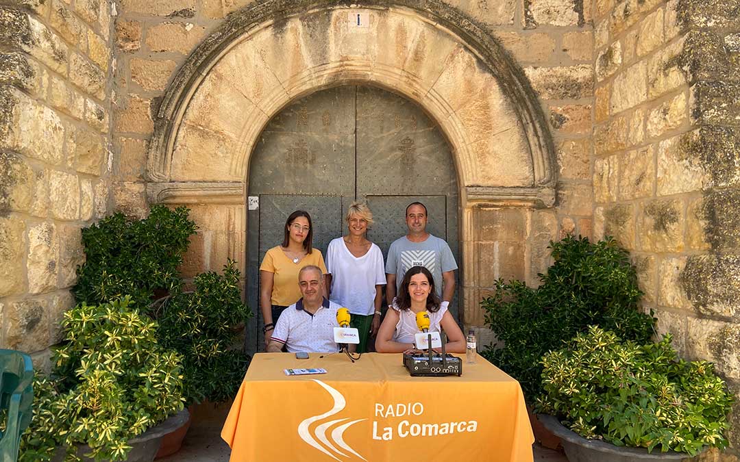 Invitados al programa especial de Radio La Comarca emitido desde La Cañada de Verich./ L.C.