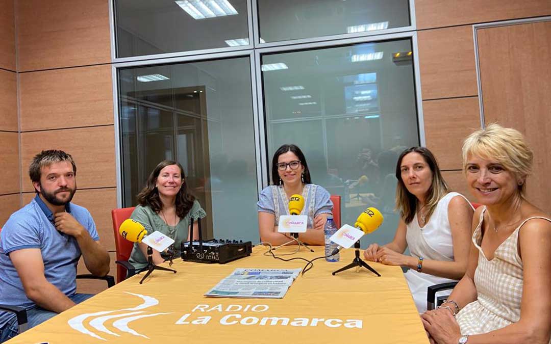 Participantes en el programa que ha emitido Radio La Comarca desde la sede de la sede de la Comarca del Maestrazgo / A.M.