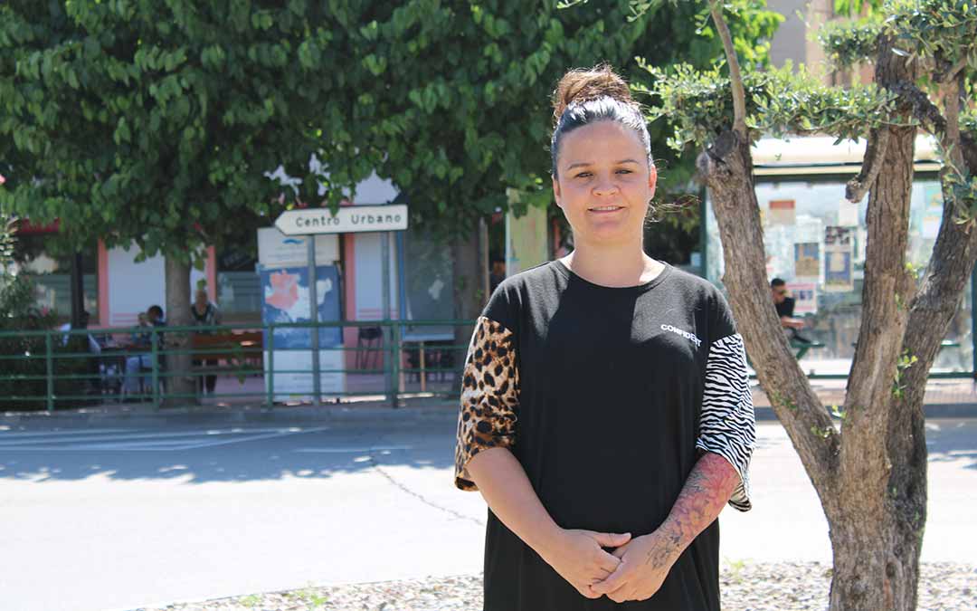 Rebeca Larrosa es la presidenta de la Cofradía de San Cristóbal de Caspe. / Pilar Sariñena