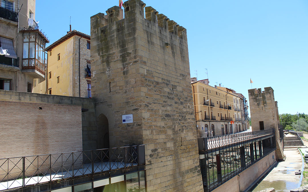Los Torreones de Alcañiz son un emblema junto al río Guadalope. / B. Severino