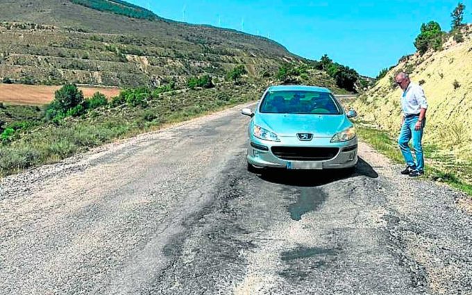 Indignación en Las Parras del Martín por el pésimo estado de su única carretera de acceso