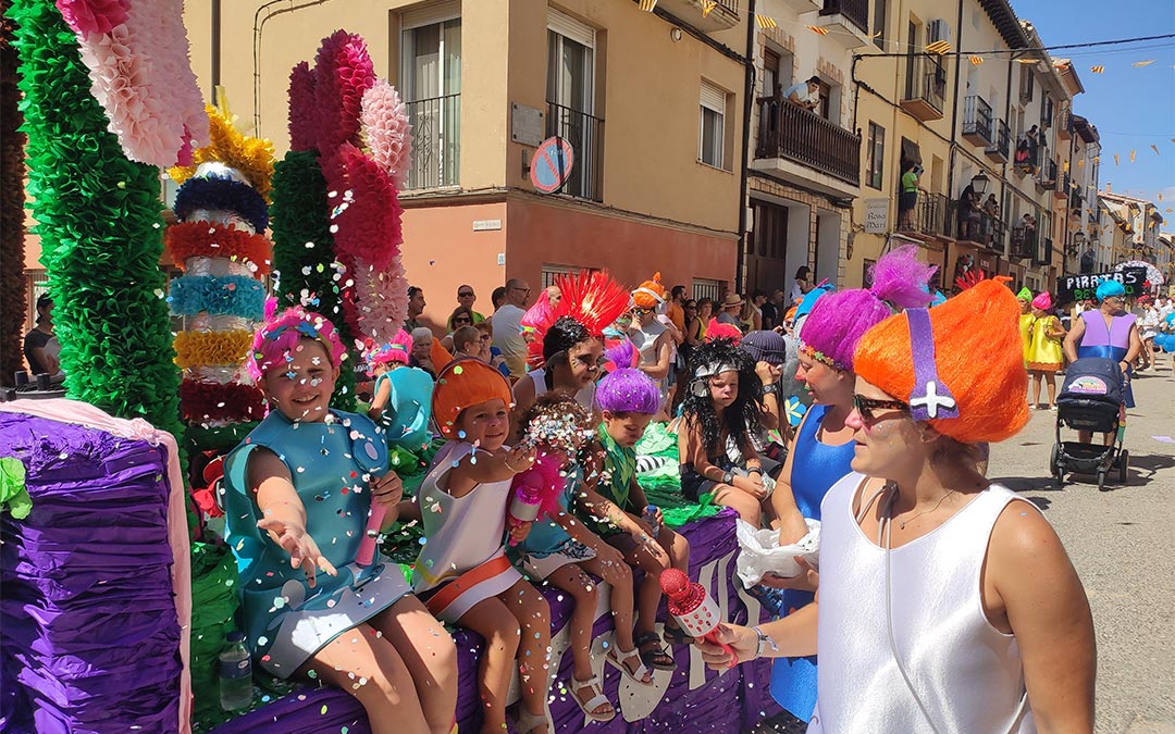 Desfile de carrozas en Mas de las Matas 2022./ J.D. Gil