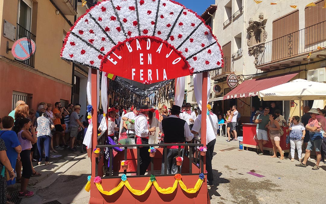 La Feria en el desfile de carrozas en Mas de las Matas 2022./ J.D. Gil