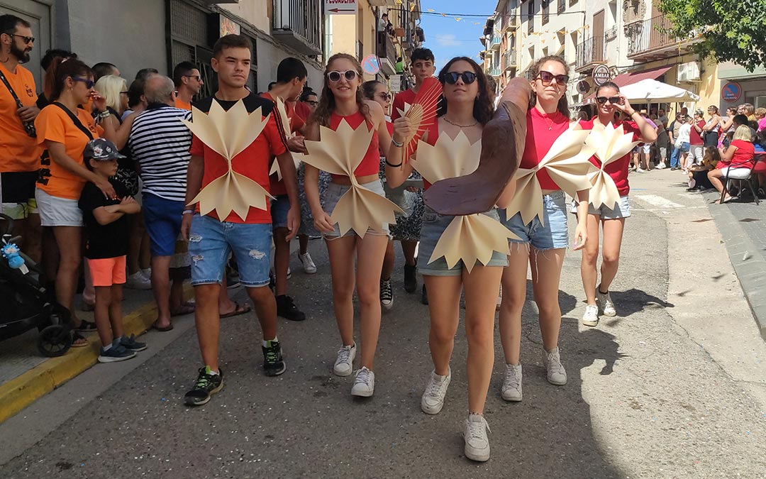Desfile de carrozas en Mas de las Matas 2022./ J.D. Gil