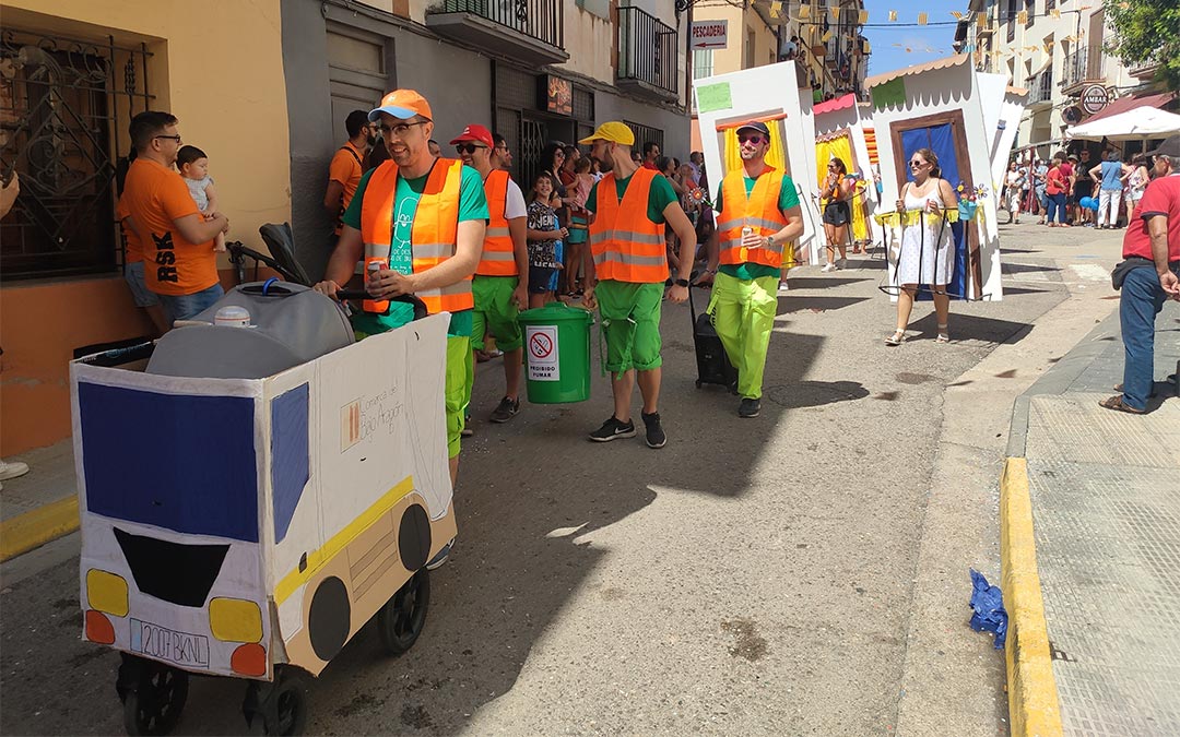 Los balcones del confinamiento carrozas en Mas de las Matas 2022./ J.D. Gil