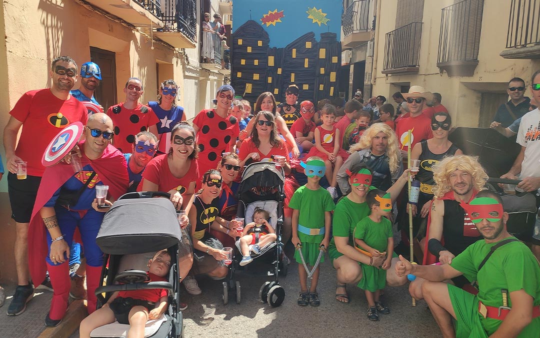 Desfile de carrozas en Mas de las Matas 2022./ J.D. Gil