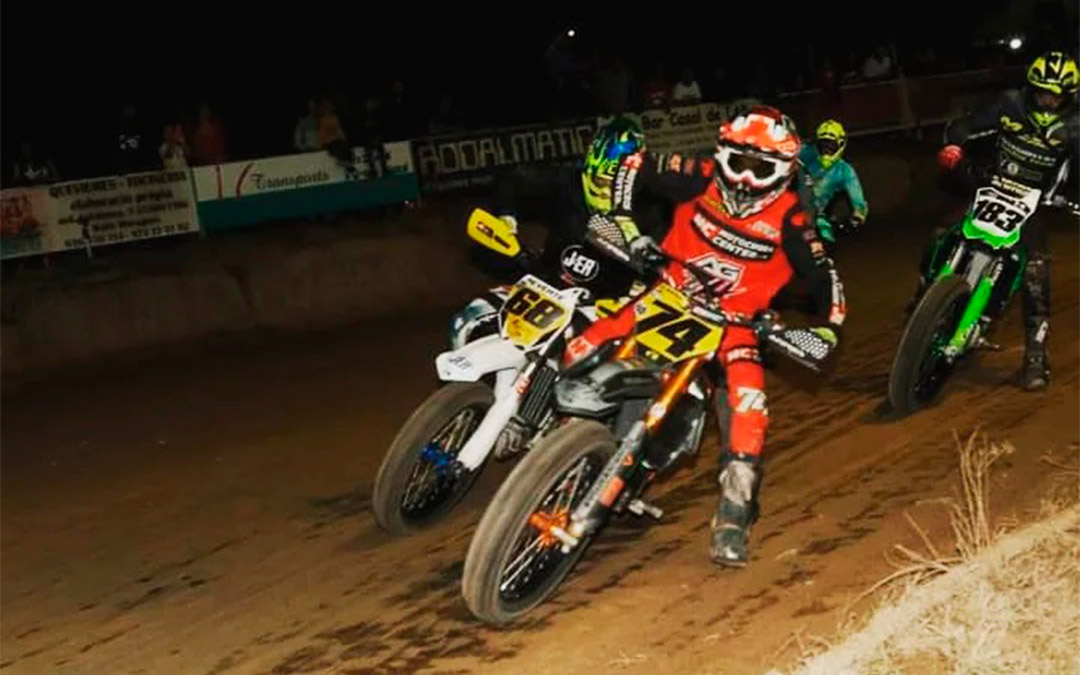 Adrián Garín en el Dirt Track de l'Albi en Lleida./ Adrián Garín