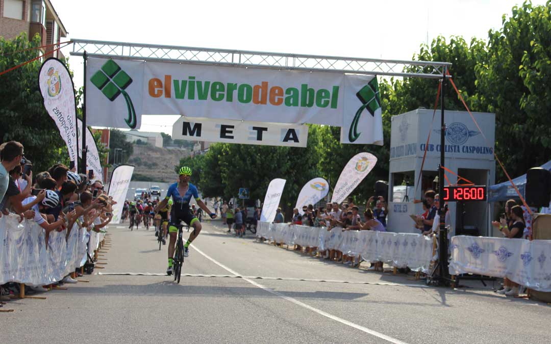 El belga Axel Van Der Broek ganó la última etapa en las calles de Caspe / E.P