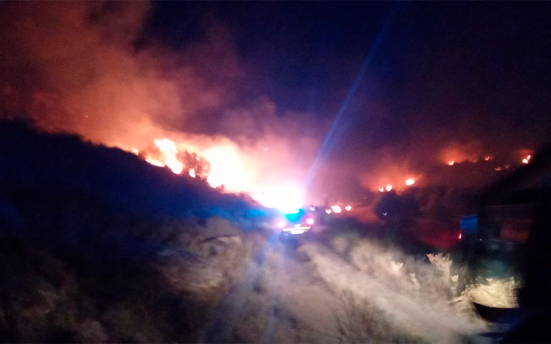 El incendio ha calcinado una hectárea en el Paraje del Pinar, cerca de la Reserva Natural de las Saladas de Chiprana. /L.C