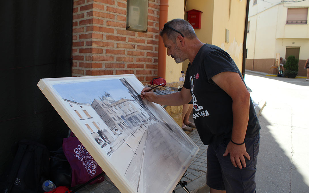 Desde Sant Jordi, Abel Florido, llegó para pintar una vista de la plaza de España desde la calle Costa. / B. Severino