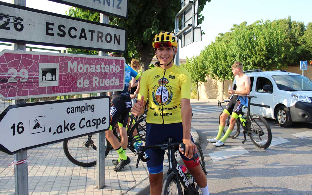 Marc Zafra con el maillot amarillo de campeón al término de la carrera / E.P