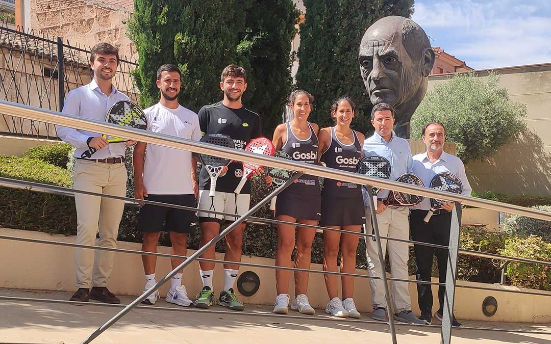 Instituciones y jugadores en la presentación del World Padel Tour Challenger Calanda 2022./ J.D.G.