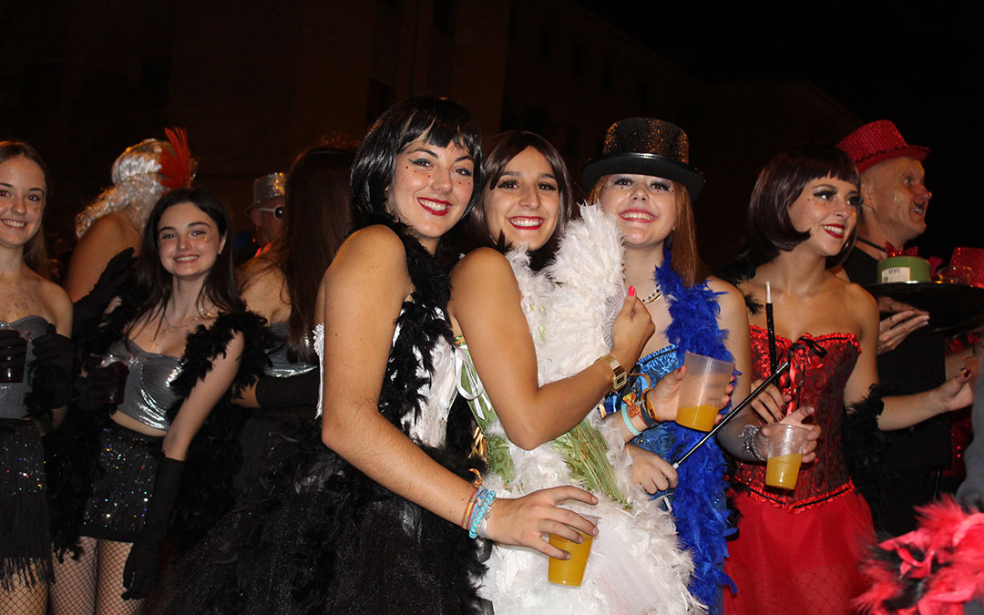 Desfile de carrozas en las fiestas de Alcañiz. / B. Severino