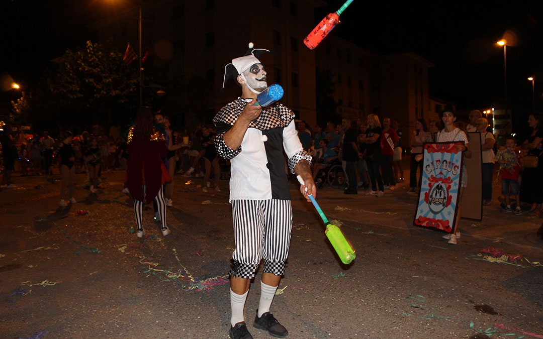 Desfile de carrozas en las fiestas de Alcañiz. / B. Severino