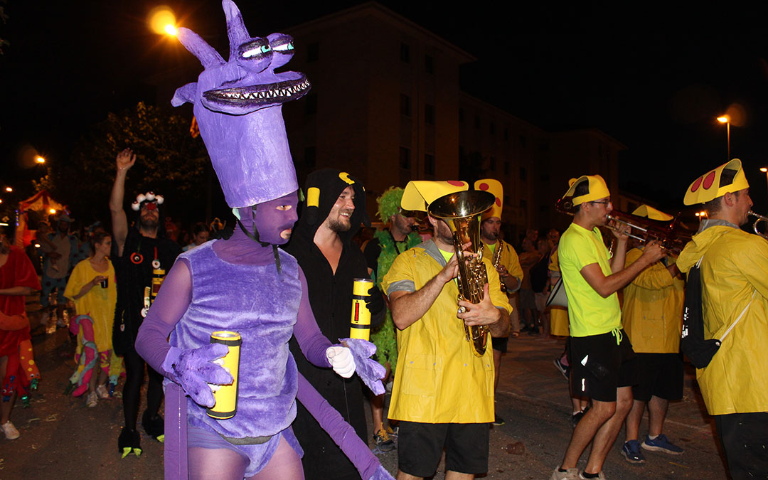 Desfile de carrozas en las fiestas de Alcañiz. / B. Severino