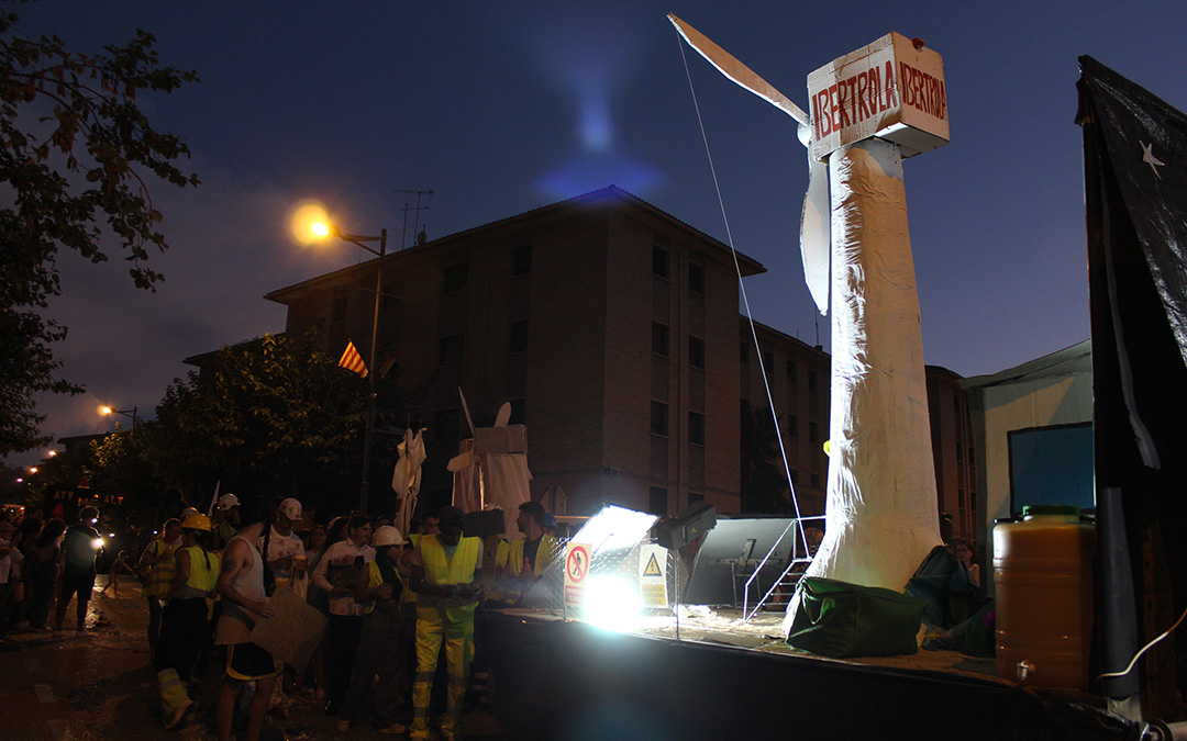 Desfile de carrozas en las fiestas de Alcañiz. / B. Severino