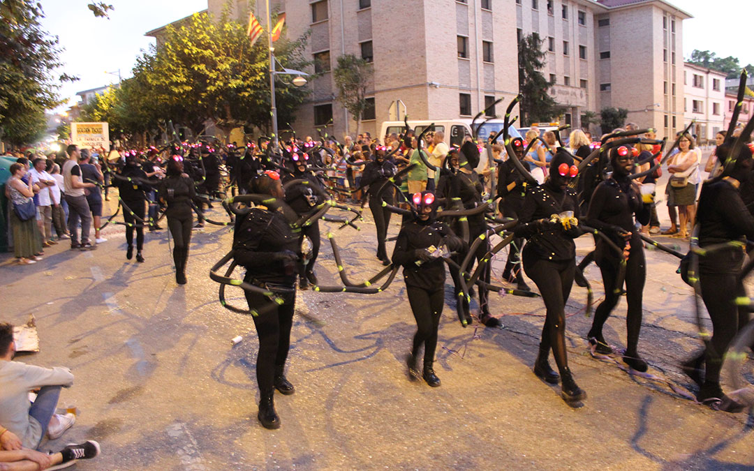 Desfile de carrozas en las fiestas de Alcañiz. / B. Severino