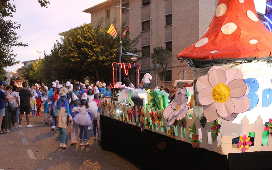 Desfile de carrozas en las fiestas de Alcañiz. / B. Severino