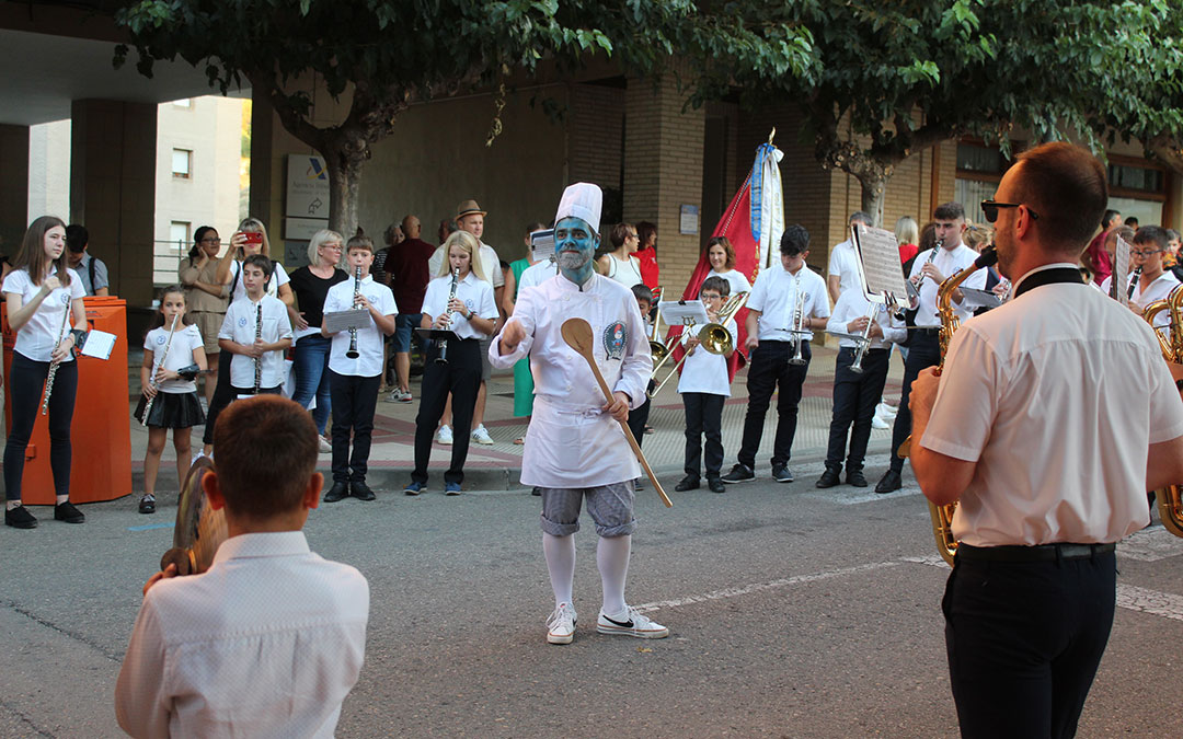 Desfile de carrozas en las fiestas de Alcañiz. / B. Severino