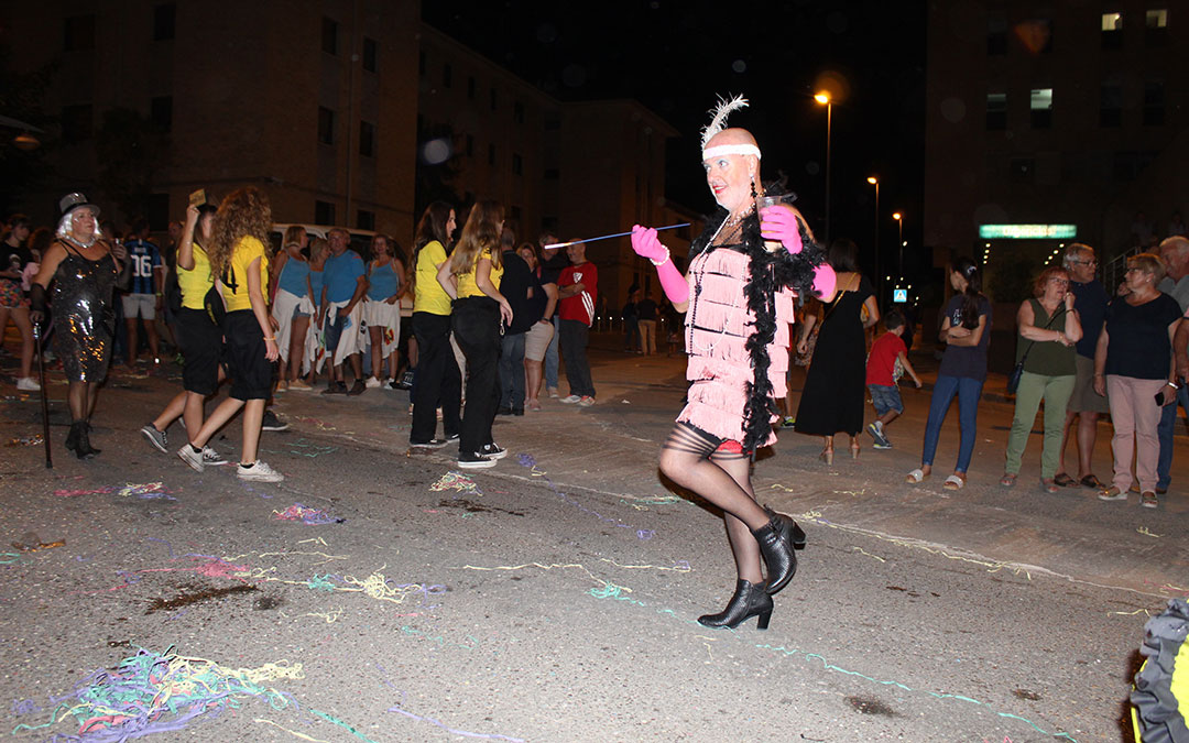 Desfile de carrozas en las fiestas de Alcañiz. / B. Severino