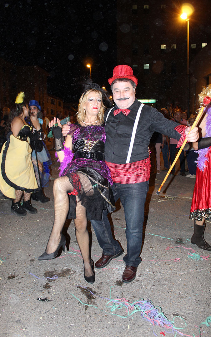 Desfile de carrozas en las fiestas de Alcañiz. / B. Severino