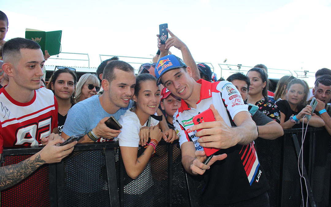 Álex Márquez en el pit lane walk. / Camila Ortiz