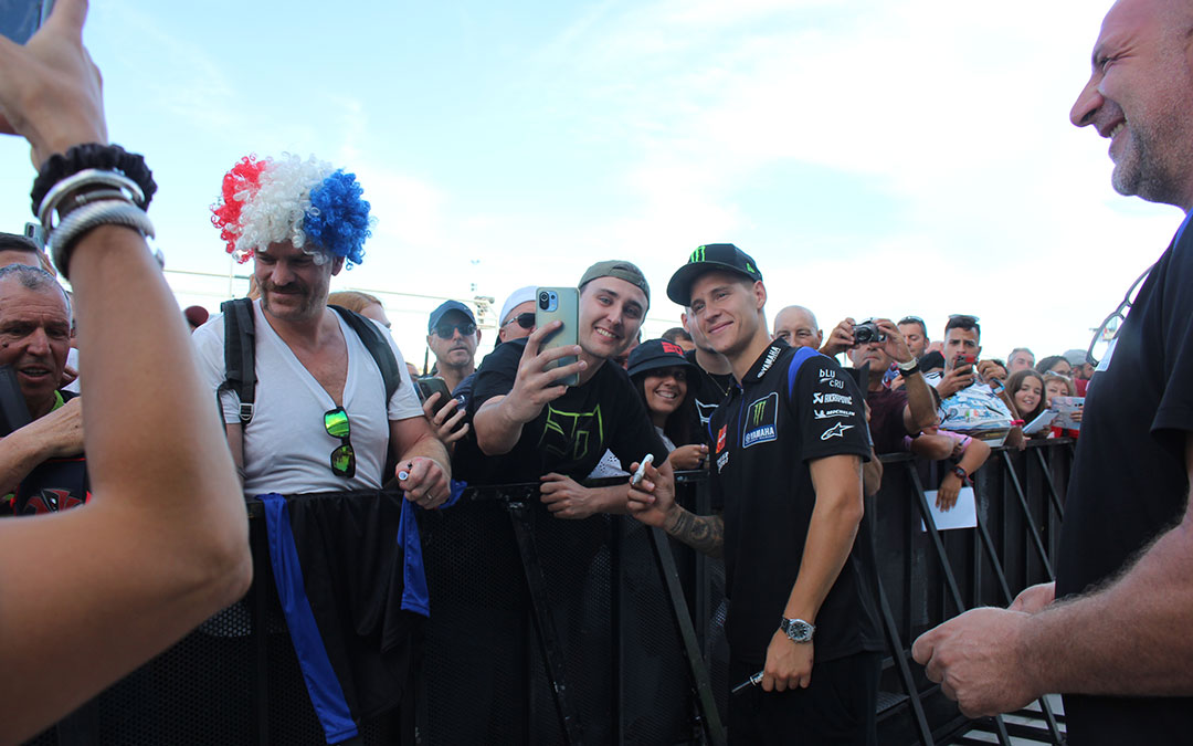 Fabio Quartararo en el pit lane walk. / Camila Ortiz