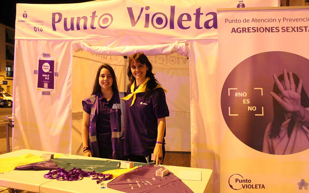 Imagen de archivo de un punto violeta colocado en Alcañiz./ Beatriz Severino.