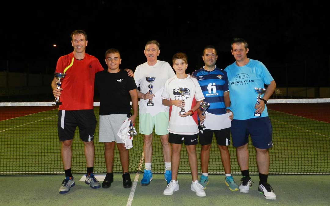 Imagen de todos los vencedores del torneo de tenis alcorisano / Club Tenis Alcorisa