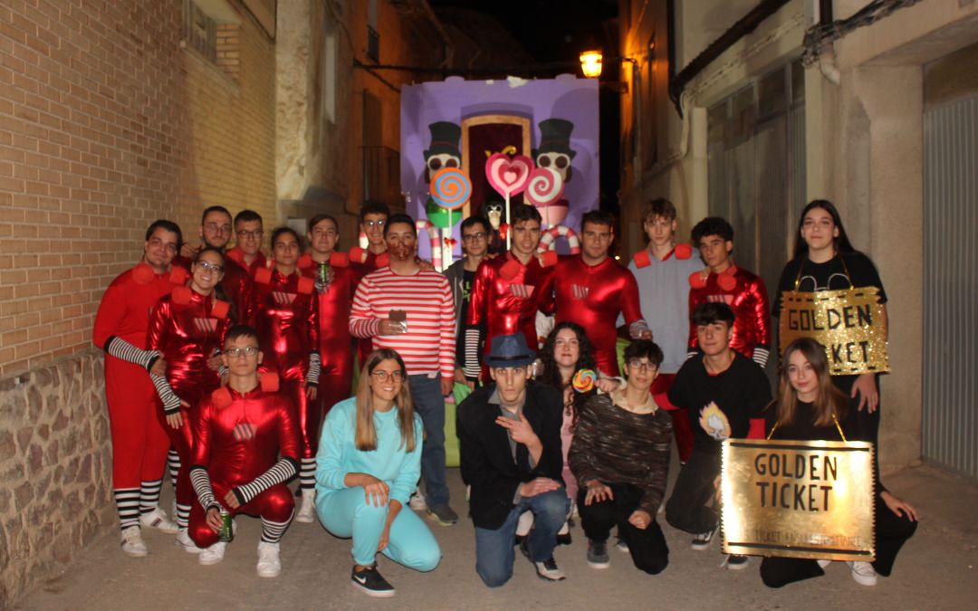La peña La Cantrella triunfó en el desfile de carrozas de La Codoñera./ C. O.