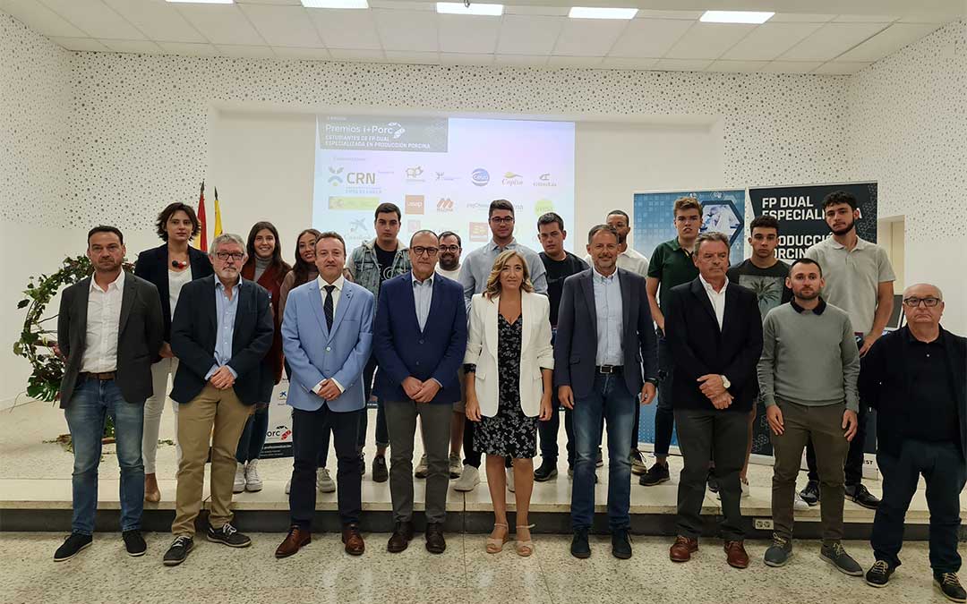 Imagen grupal de los premiados en los galardones I+Porc./Aragón Hoy
