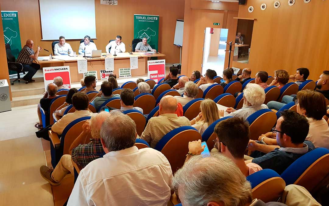 El campus universitario de Teruel acogió este miércoles la jornada 'Conectividad y España Vaciada' organizada por Teruel Existe./ T.E.