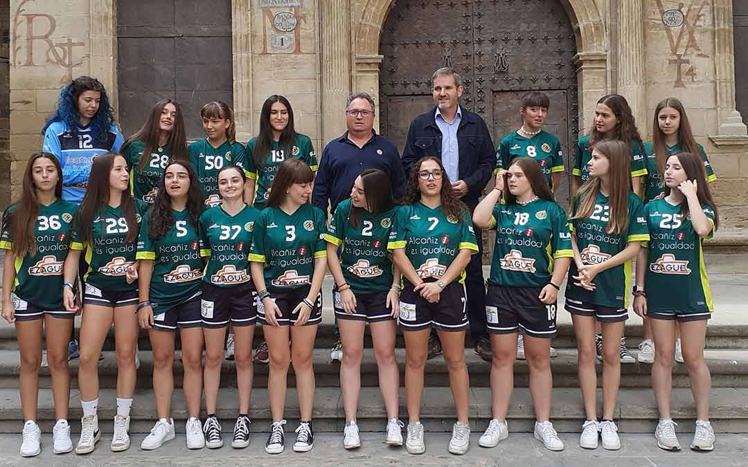 Plantilla del juvenil Balonmano femenino./Ayuntamiento de Alcañiz