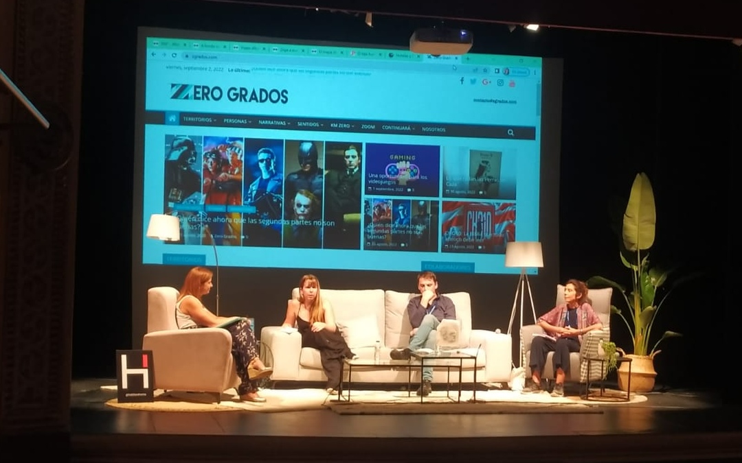 Berta J. Luesma, directora de Altaïr Magazine; Laureano Debat, periodista cultural, escritor y profesor universitario; y María Angulo, profesora de Periodismo en la Universidad de Zaragoza./ N.A.