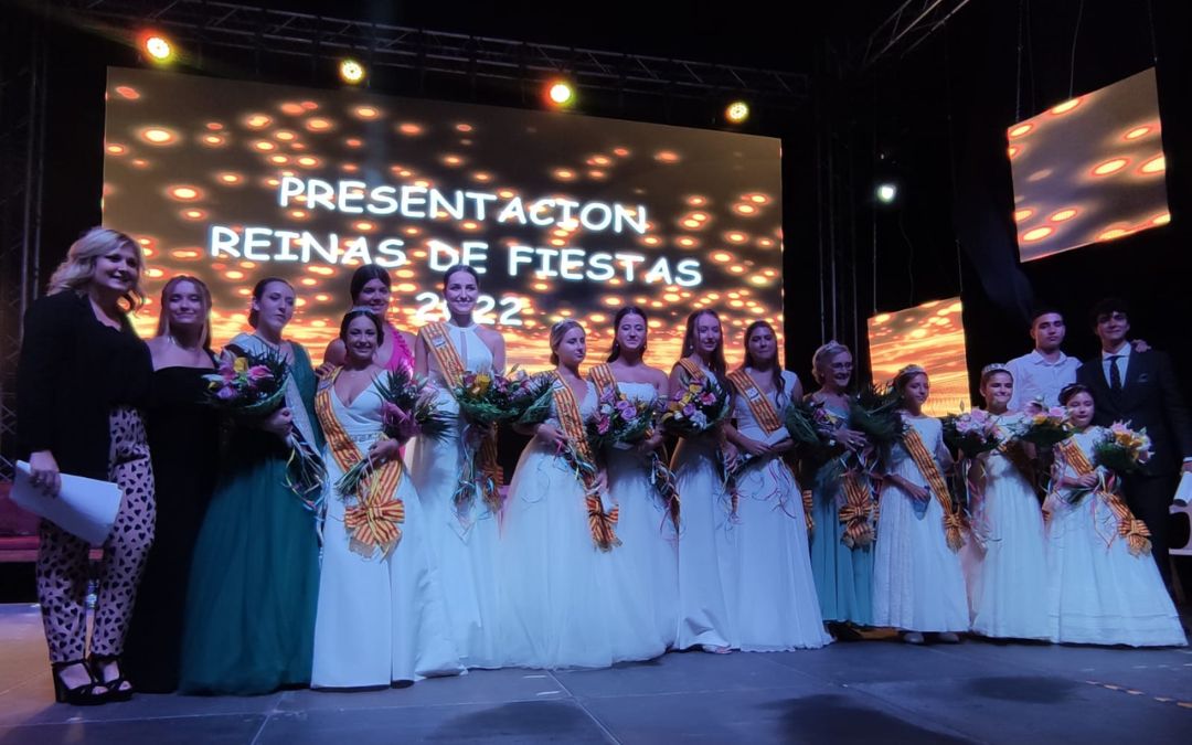 Foto de familia de las Reinas de Fiestas 2022 de Andorra durante su presentación./ Ayuntamiento de Andorra