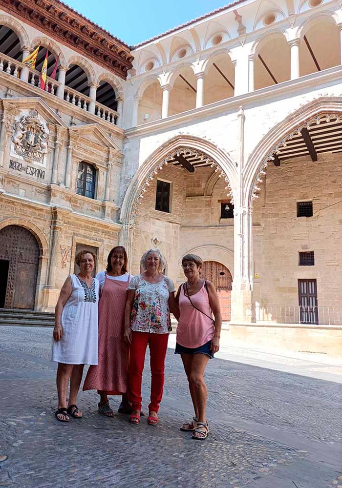 Las cinco mujeres que forman parte de la junta son Loli Zaurín, Marisa Molinos, Teresa Sabater, Asun Martinez y Lourdes Montblanc./ Teresa Sabater