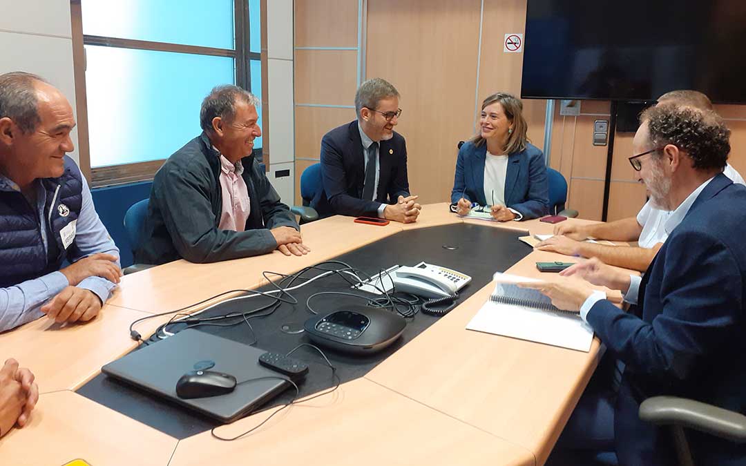 Ayuntamiento de Alcañiz y regantes han mantenido este jueves una reunión con la presidenta de la Confederación Hidrográfica del Ebro, María Dolores Pascual, / Ayto. Alcañiz