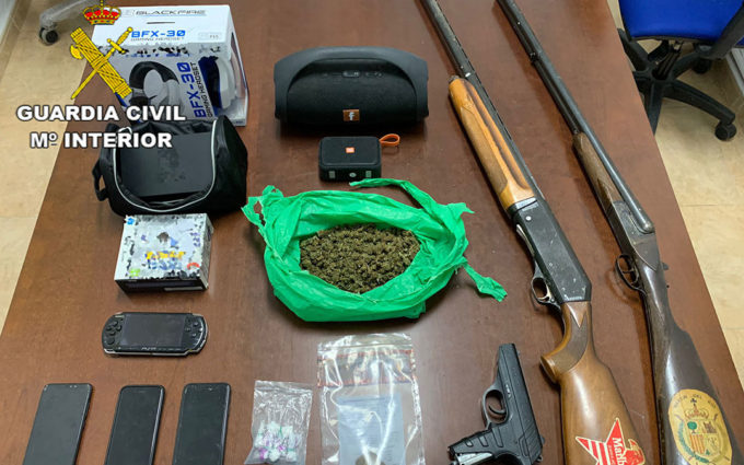 Dos detenidos en Muniesa por tráfico de drogas y robo con fuerza