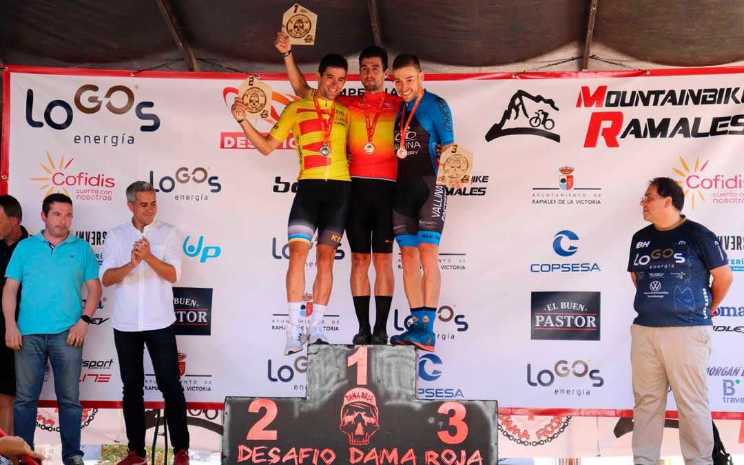 Iván Romero en el podium del nacional de XCM./ Federación Aragonesa de Ciclismo