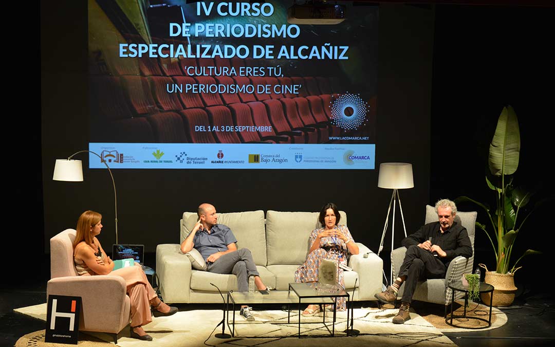 Manuel Palos, Ángeles González Sinde y Miguel Santesmases en el Curso de Periodismo de Alcañiz./I.M.