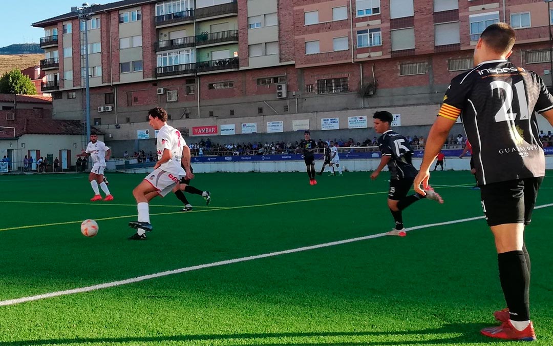 Enfrentamiento Utrillas contra Alcañiz en el XLVII Trofeo Villa de Utrillas./ @cdutrillas1958
