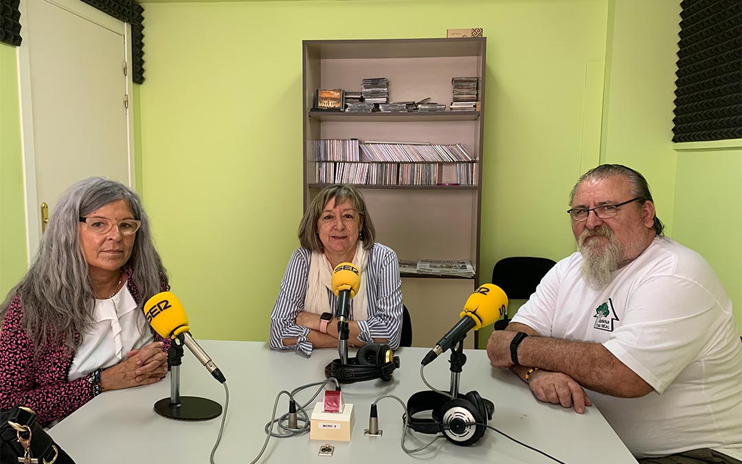 Cristina Mantecón, María Jesús Zaforas y Manuel Herrero son tres miembros de la Asociación de Hermanamientos de Caspe./P.S.
