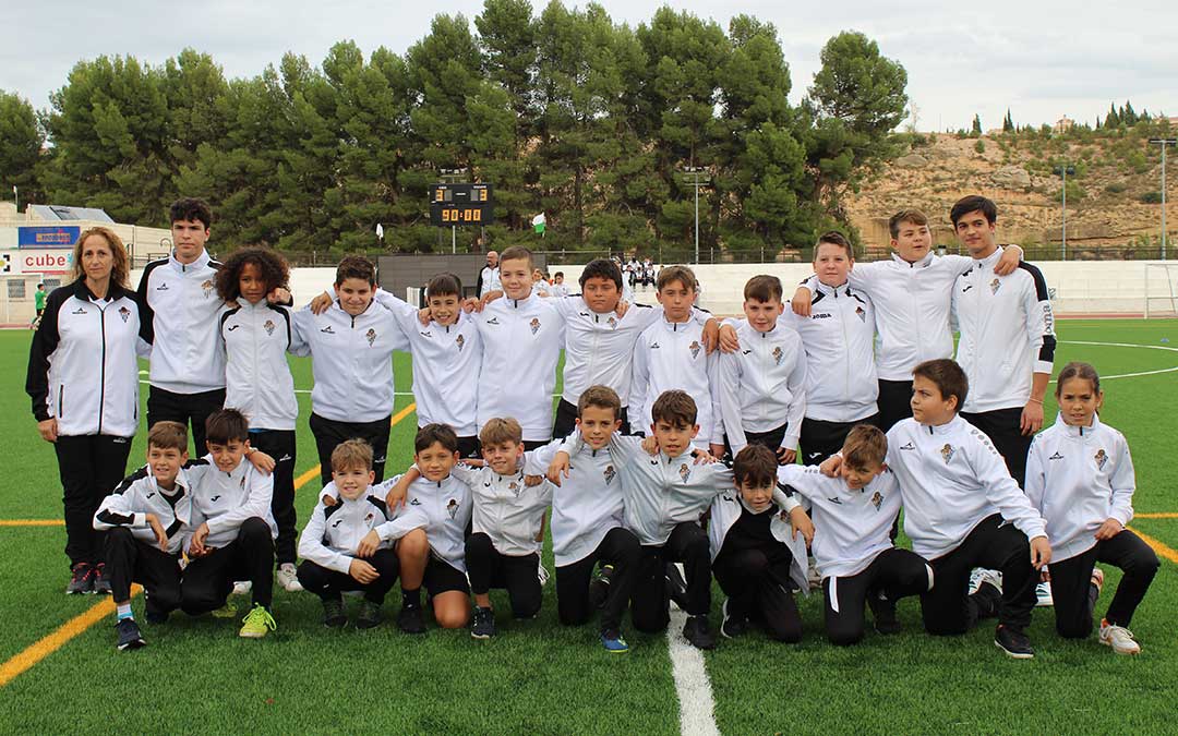 Jugadores y cuerpo técnico del Alevín B/ A.M.