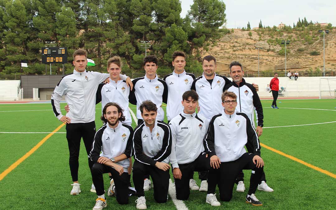 Jugadores y cuerpo técnico del Alcañiz 'B'/ A.M.