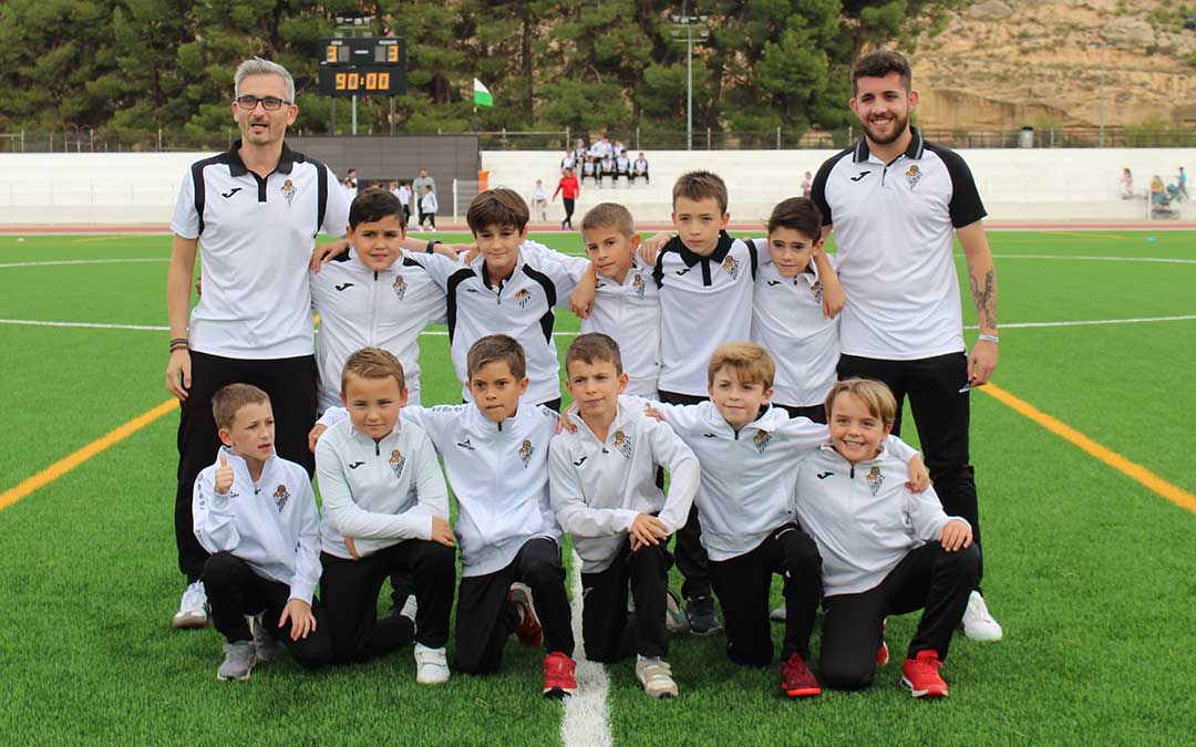 Jugadores y cuerpo técnico del Benjamín B / A.M.