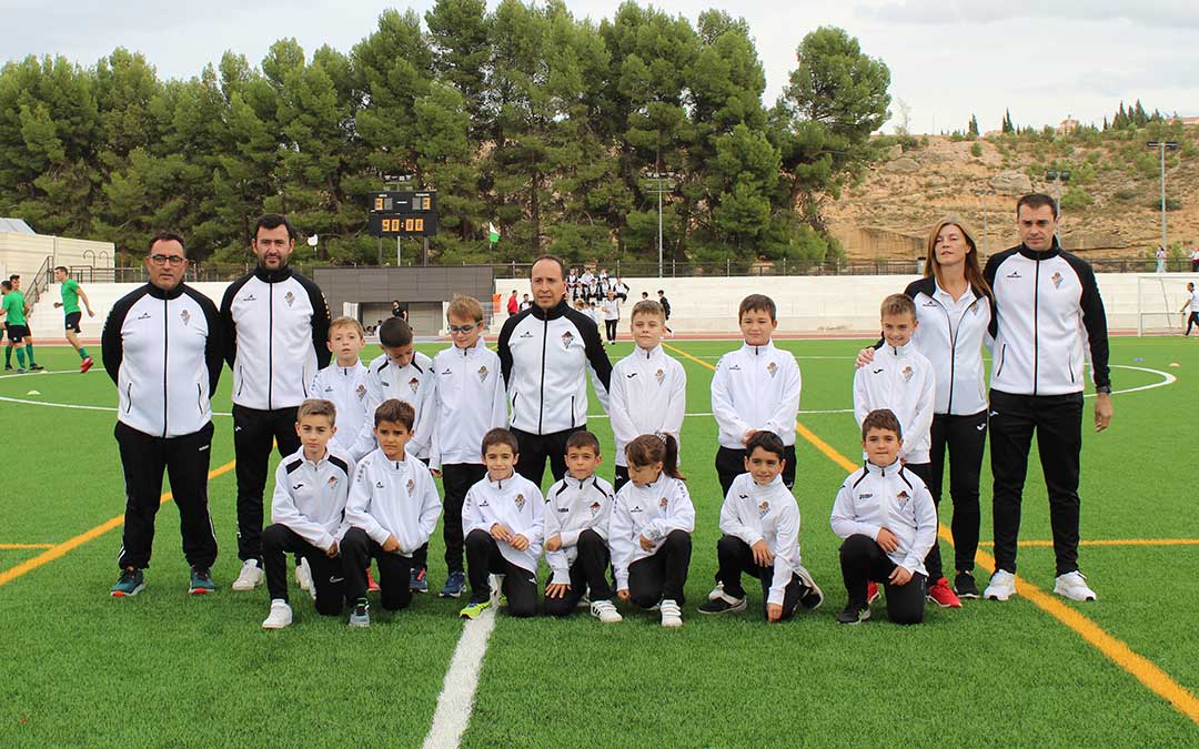 Jugadores y cuerpo técnico del Benjamín C/ A.M.