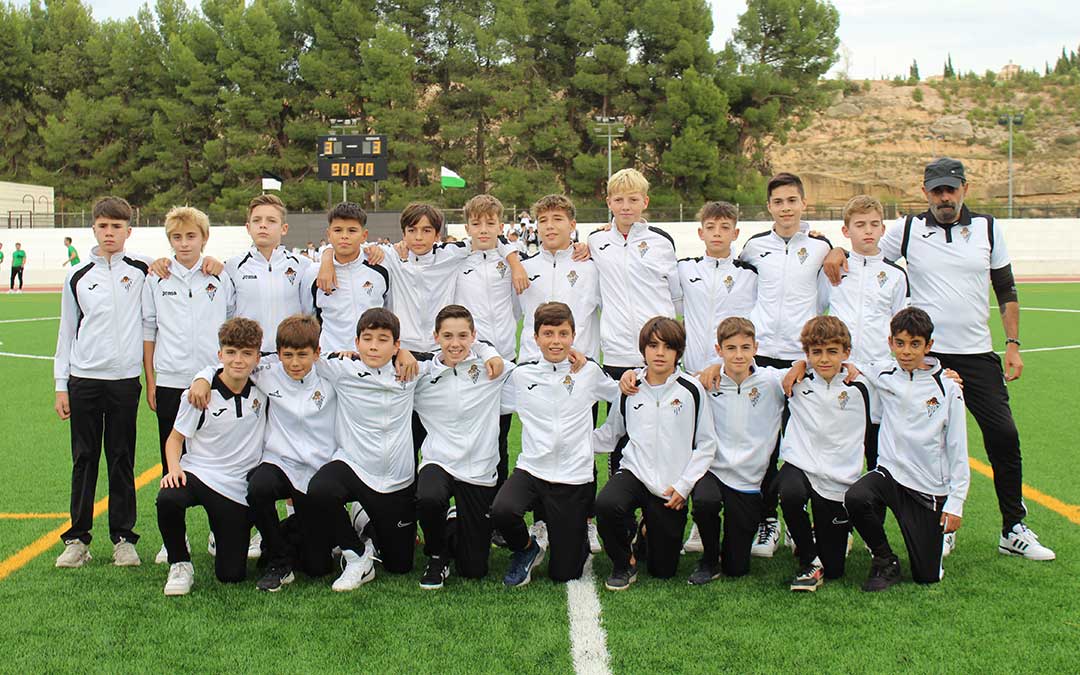 Jugadores y cuerpo técnico del Infantil B/ A.M.