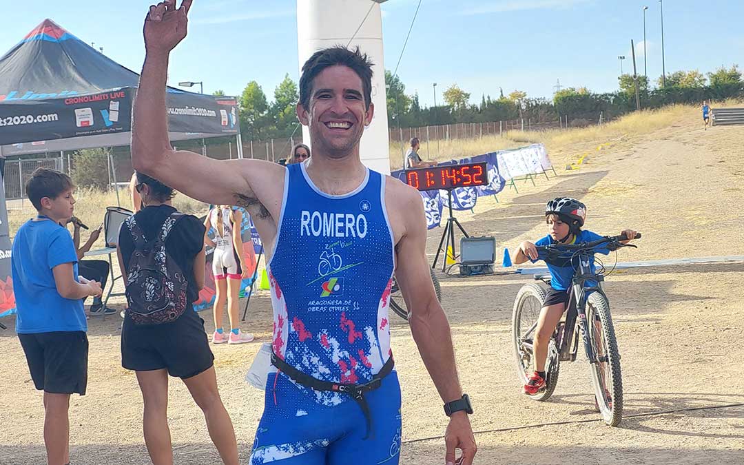 El alcañizano Iván Romero ha sido el primero en cruzar la línea de meta./Javier de Luna.