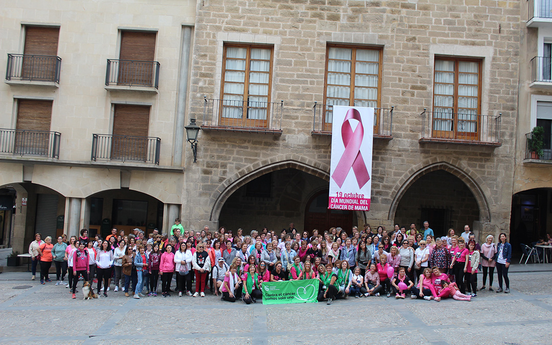Foto de salida desde la plaza de España de Alcañiz con destino a Pueyos. / B. Severino