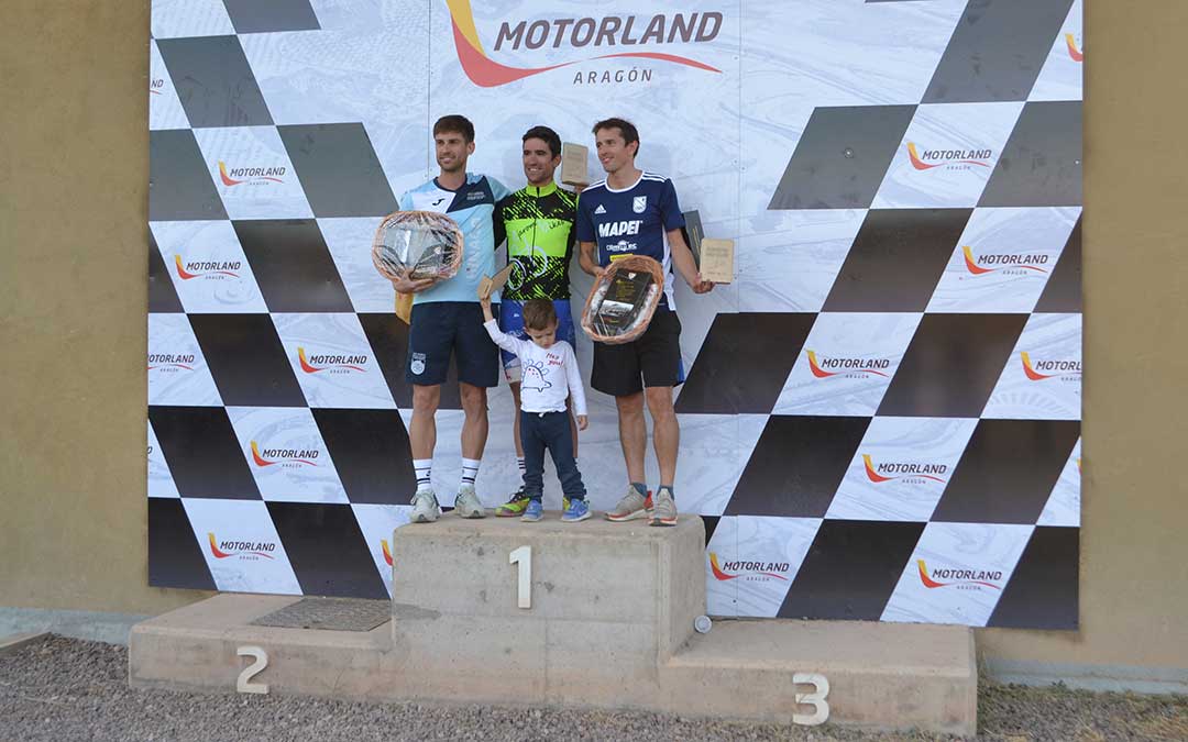 Podio de los tres ganadores en categoría general./J.L.